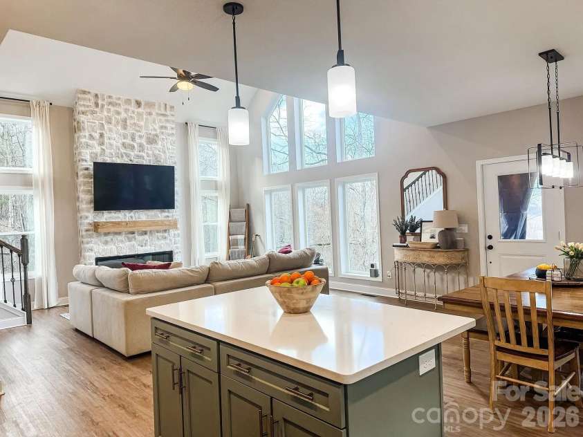 71 View Ridge Parkway, Leicester, NC 28748.  MLS# CAR4423955, YatesRealty ID 52882. 