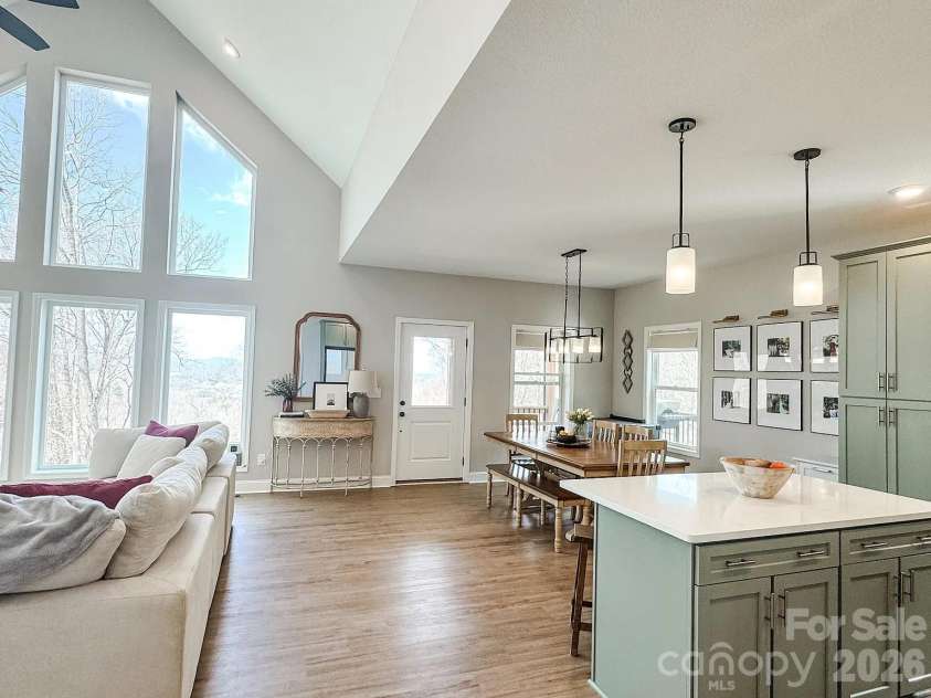 71 View Ridge Parkway, Leicester, NC 28748.  MLS# CAR4423955, YatesRealty ID 52882. 