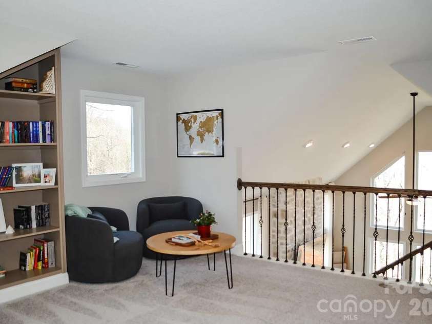 71 View Ridge Parkway, Leicester, NC 28748.  MLS# CAR4423955, YatesRealty ID 52882. 