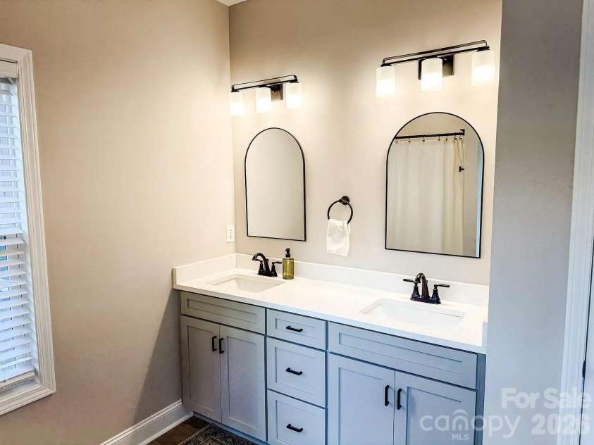 71 View Ridge Parkway, Leicester, NC 28748.  MLS# CAR4423955, YatesRealty ID 52882. 