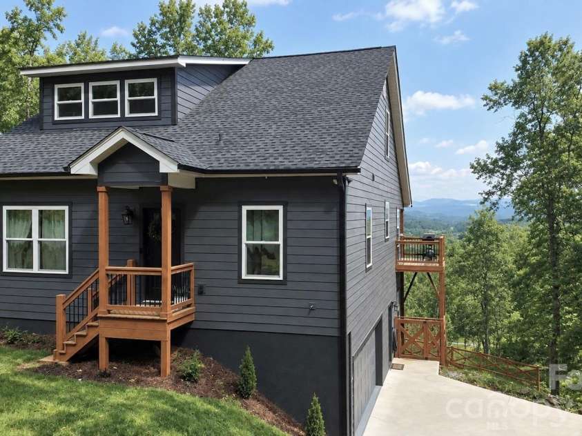 71 View Ridge Parkway, Leicester, NC 28748.  MLS# CAR4423955, YatesRealty ID 52882. 
