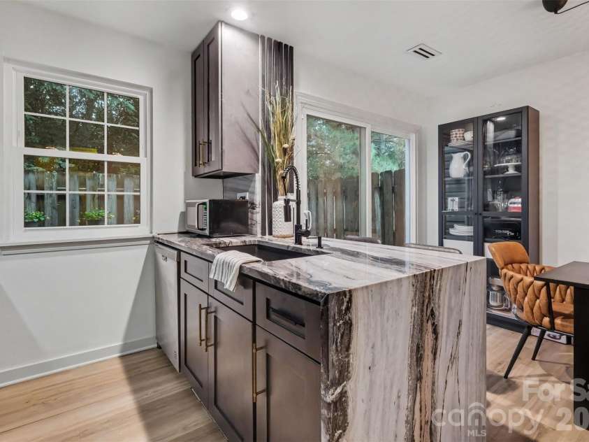 3607 Huyton Court, Charlotte, NC 28215.  MLS# CAR4428250, YatesRealty ID 52885. Kitchen
