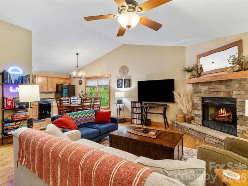 67 Hawks Landing, Burnsville, NC 28714.  MLS# CAR4405535, YatesRealty ID 52886. 