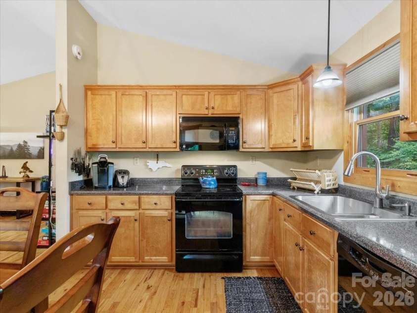 67 Hawks Landing, Burnsville, NC 28714.  MLS# CAR4405535, YatesRealty ID 52886. 