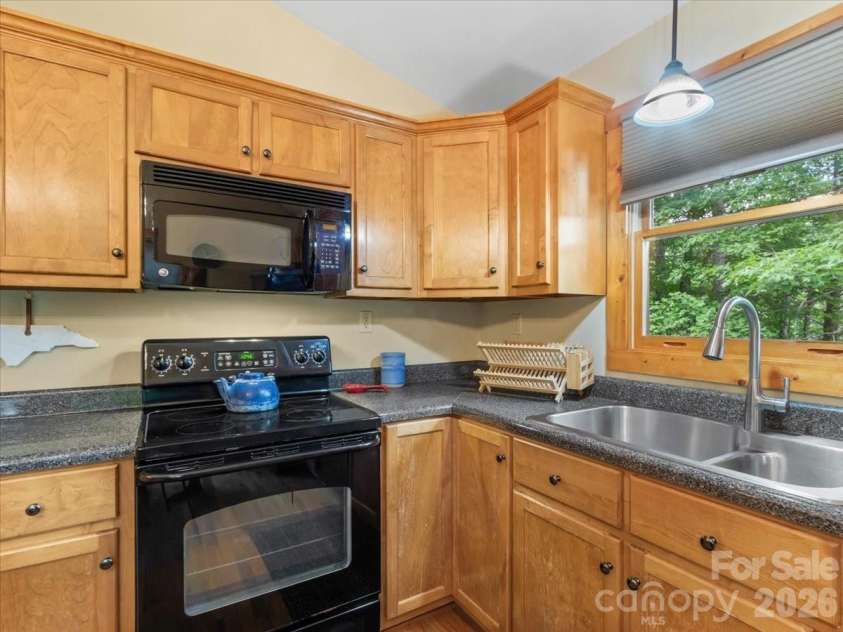 67 Hawks Landing, Burnsville, NC 28714.  MLS# CAR4405535, YatesRealty ID 52886. 