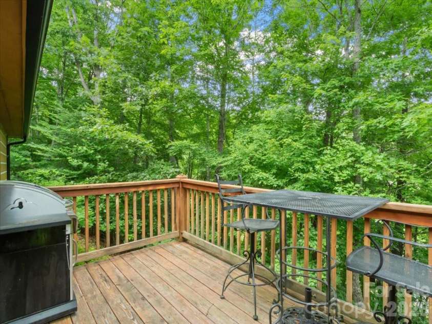 67 Hawks Landing, Burnsville, NC 28714.  MLS# CAR4405535, YatesRealty ID 52886. 
