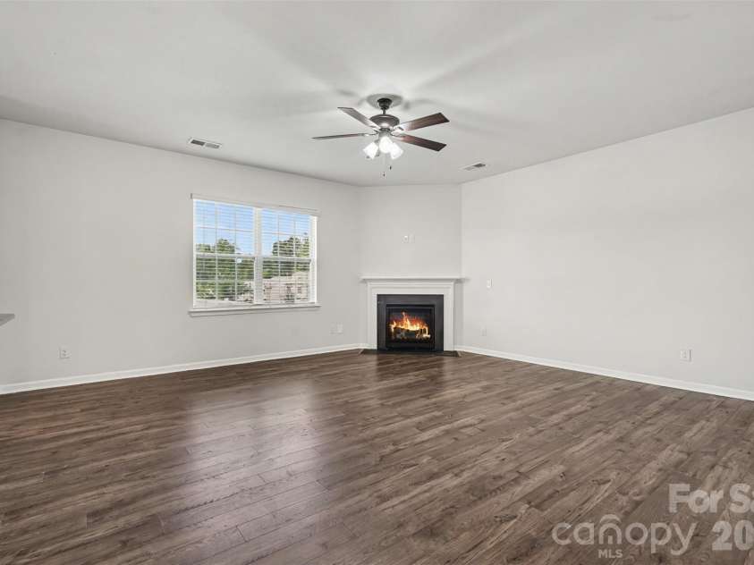 10631 Bradstreet Commons Way, Charlotte, NC 28215.  MLS# CAR4426971, YatesRealty ID 52887. 