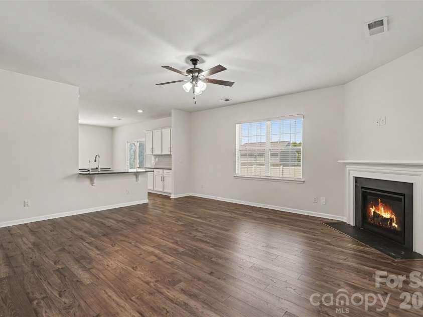 10631 Bradstreet Commons Way, Charlotte, NC 28215.  MLS# CAR4426971, YatesRealty ID 52887. 