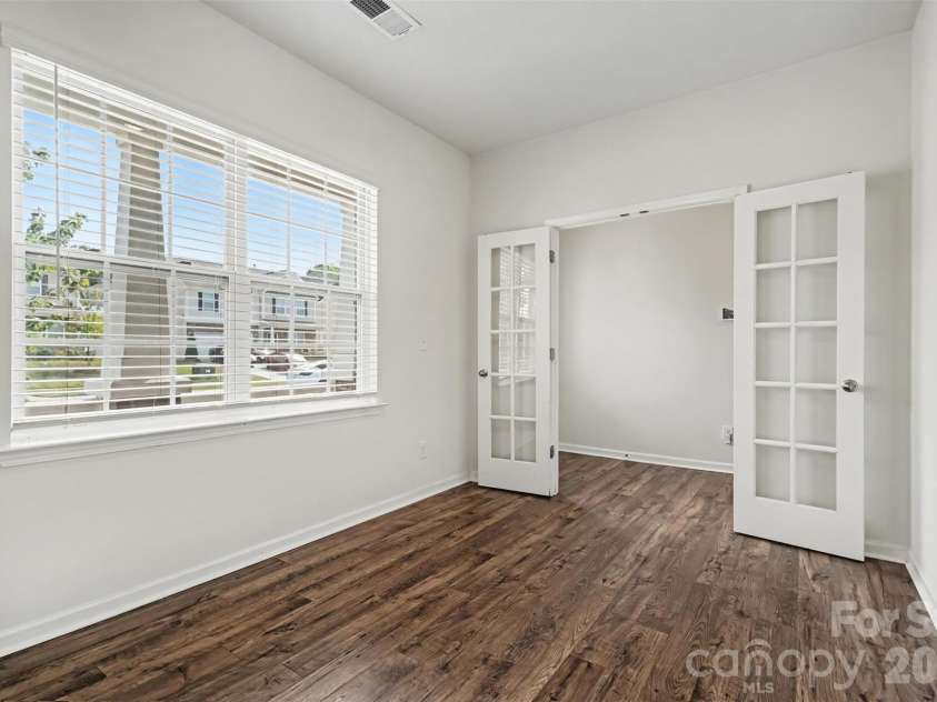 10631 Bradstreet Commons Way, Charlotte, NC 28215.  MLS# CAR4426971, YatesRealty ID 52887. 