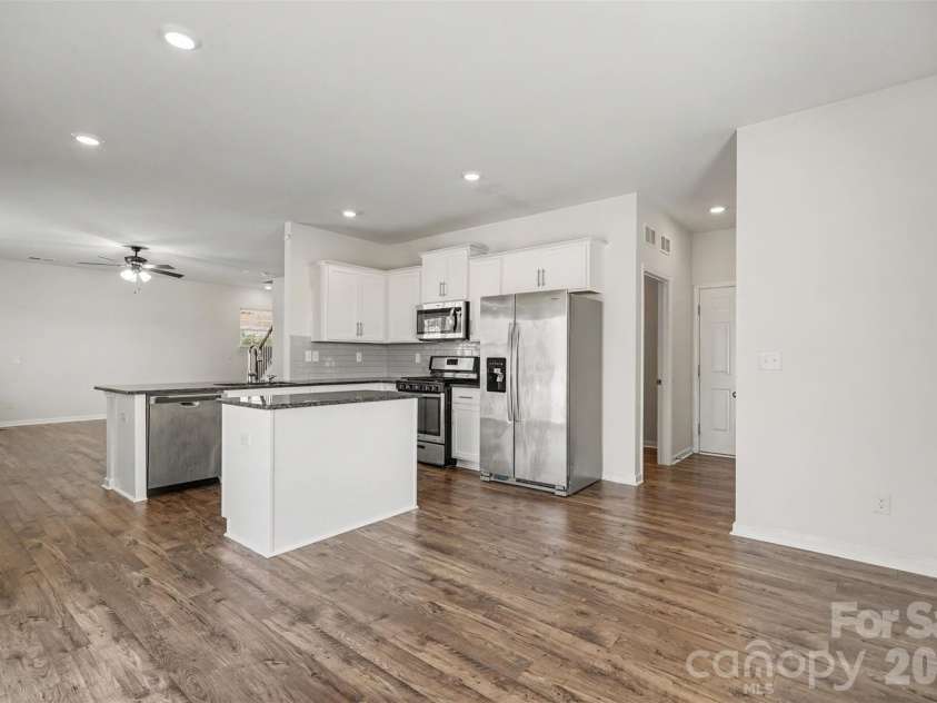 10631 Bradstreet Commons Way, Charlotte, NC 28215.  MLS# CAR4426971, YatesRealty ID 52887. 