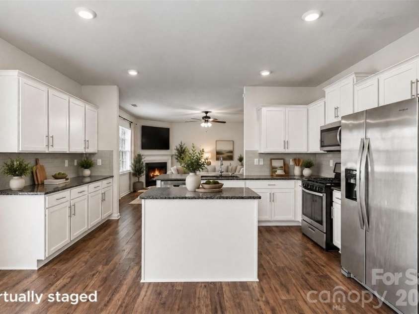 10631 Bradstreet Commons Way, Charlotte, NC 28215.  MLS# CAR4426971, YatesRealty ID 52887. 