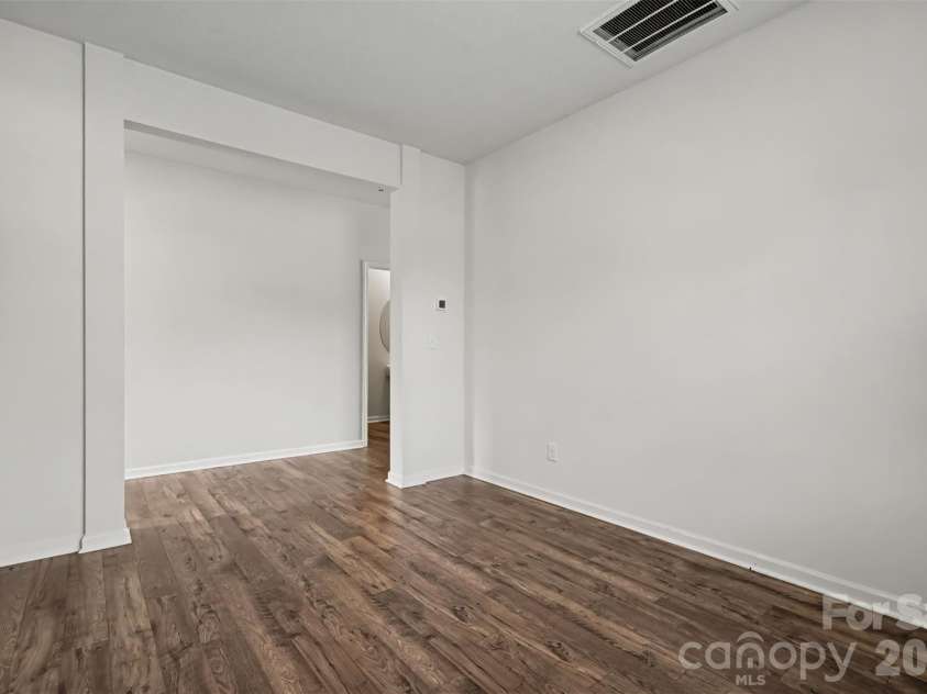 10631 Bradstreet Commons Way, Charlotte, NC 28215.  MLS# CAR4426971, YatesRealty ID 52887. 