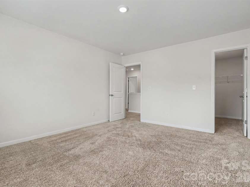 10631 Bradstreet Commons Way, Charlotte, NC 28215.  MLS# CAR4426971, YatesRealty ID 52887. 
