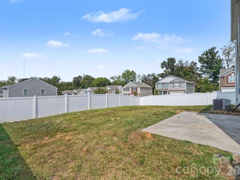 10631 Bradstreet Commons Way, Charlotte, NC 28215.  MLS# CAR4426971, YatesRealty ID 52887. 