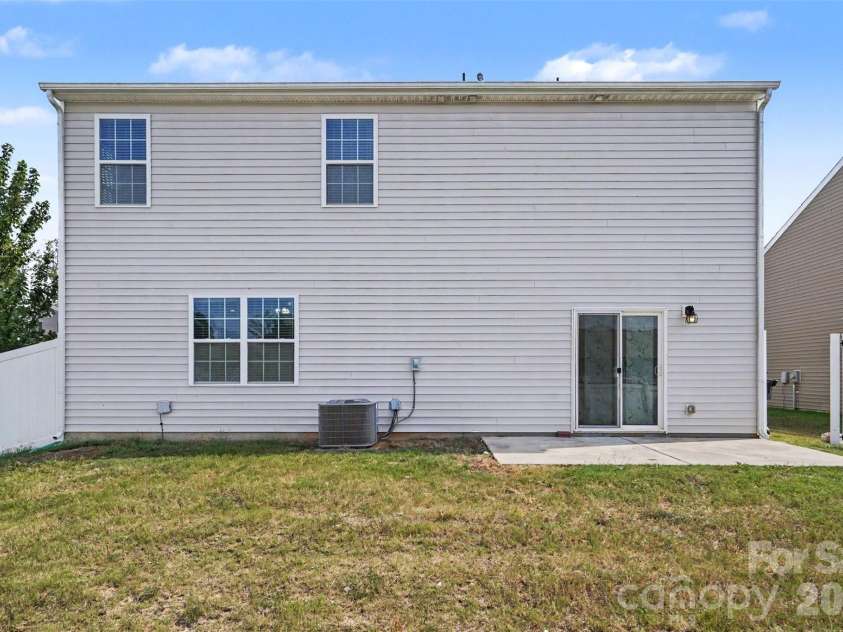 10631 Bradstreet Commons Way, Charlotte, NC 28215.  MLS# CAR4426971, YatesRealty ID 52887. 