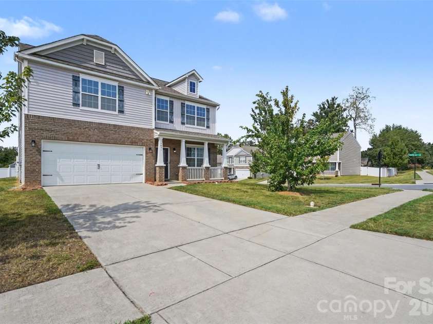 10631 Bradstreet Commons Way, Charlotte, NC 28215.  MLS# CAR4426971, YatesRealty ID 52887. 