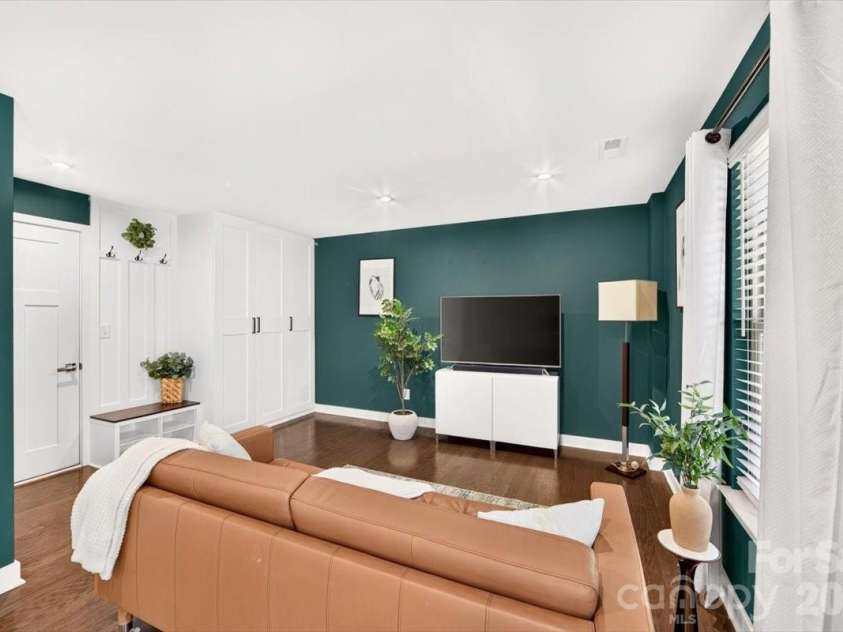 1728 Town Oak Lane, Charlotte, NC 28205.  MLS# CAR4426244, YatesRealty ID 52889. 