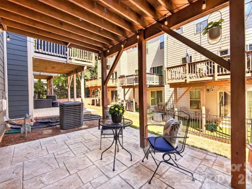 1728 Town Oak Lane, Charlotte, NC 28205.  MLS# CAR4426244, YatesRealty ID 52889. 