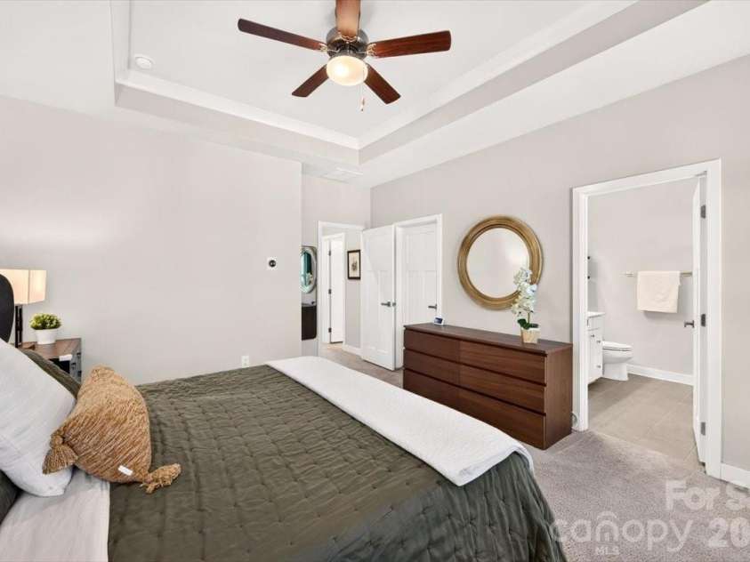 1728 Town Oak Lane, Charlotte, NC 28205.  MLS# CAR4426244, YatesRealty ID 52889. 