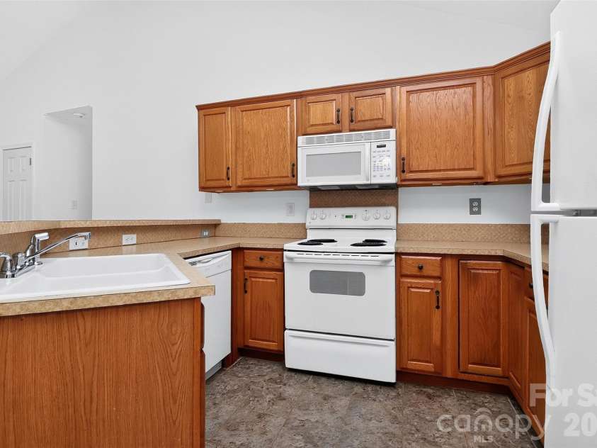 12538 Levins Hall Road, Huntersville, NC 28078.  MLS# CAR4428078, YatesRealty ID 52890. Kitchen