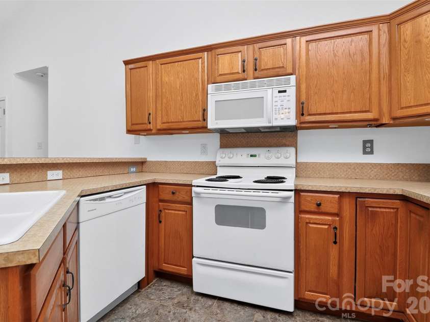12538 Levins Hall Road, Huntersville, NC 28078.  MLS# CAR4428078, YatesRealty ID 52890. Kitchen