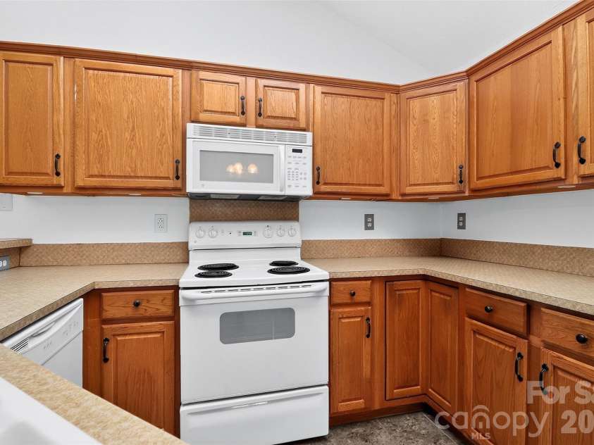 12538 Levins Hall Road, Huntersville, NC 28078.  MLS# CAR4428078, YatesRealty ID 52890. Kitchen
