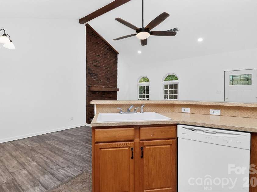 12538 Levins Hall Road, Huntersville, NC 28078.  MLS# CAR4428078, YatesRealty ID 52890. Kitchen
