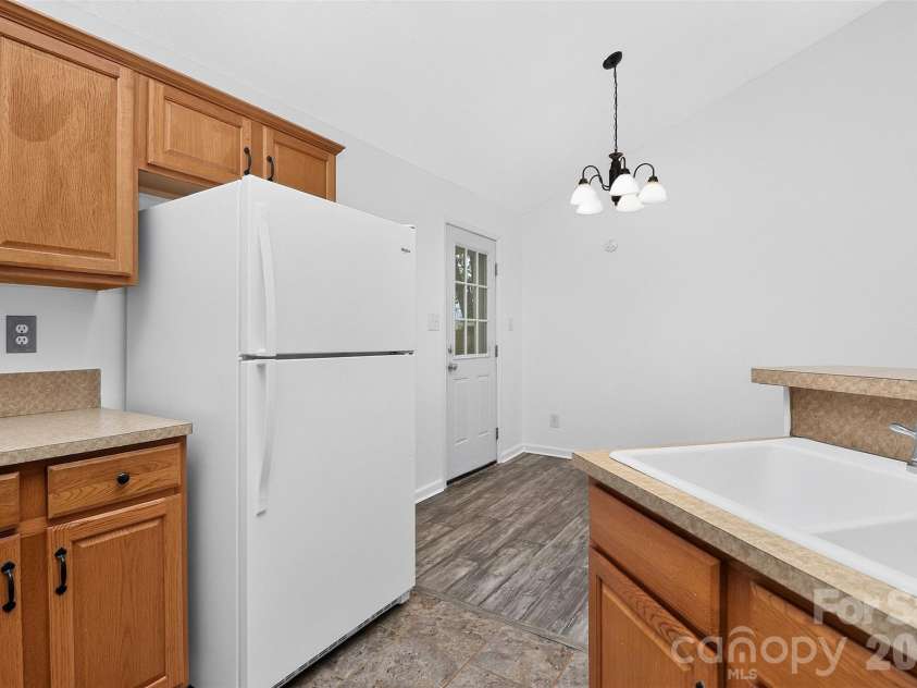 12538 Levins Hall Road, Huntersville, NC 28078.  MLS# CAR4428078, YatesRealty ID 52890. Kitchen