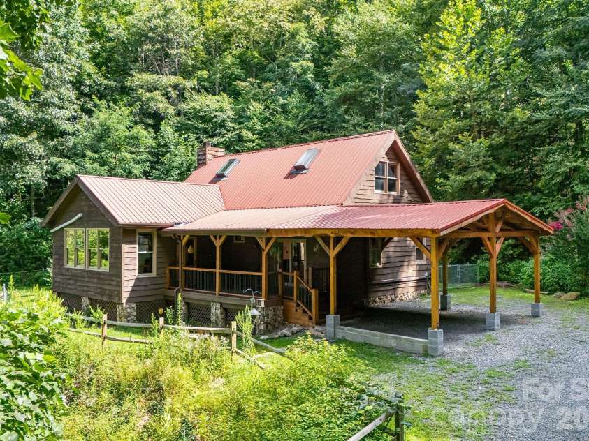 125 Hyacinth Drive, Clyde, NC 28721.  MLS# CAR4409445, YatesRealty ID 52893. 