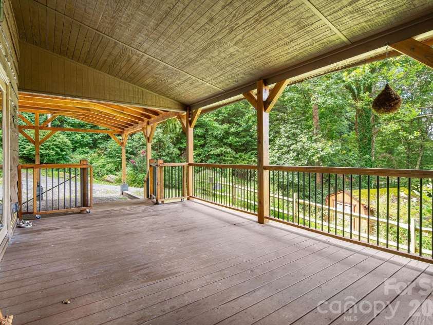 125 Hyacinth Drive, Clyde, NC 28721.  MLS# CAR4409445, YatesRealty ID 52893. 