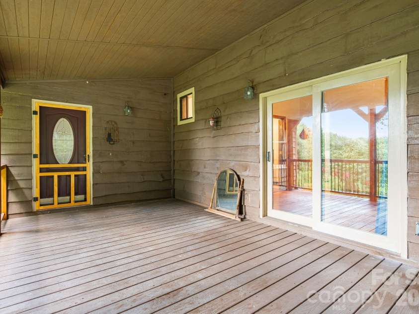 125 Hyacinth Drive, Clyde, NC 28721.  MLS# CAR4409445, YatesRealty ID 52893. 