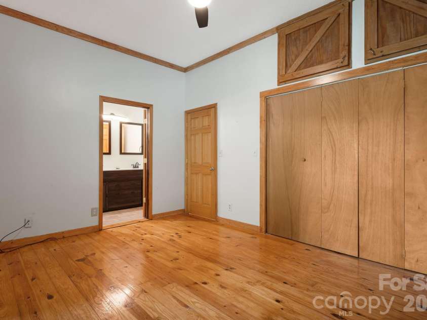 125 Hyacinth Drive, Clyde, NC 28721.  MLS# CAR4409445, YatesRealty ID 52893. 
