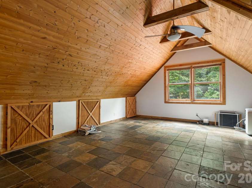 125 Hyacinth Drive, Clyde, NC 28721.  MLS# CAR4409445, YatesRealty ID 52893. 