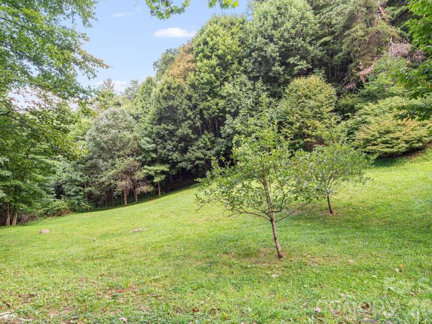 125 Hyacinth Drive, Clyde, NC 28721.  MLS# CAR4409445, YatesRealty ID 52893. 