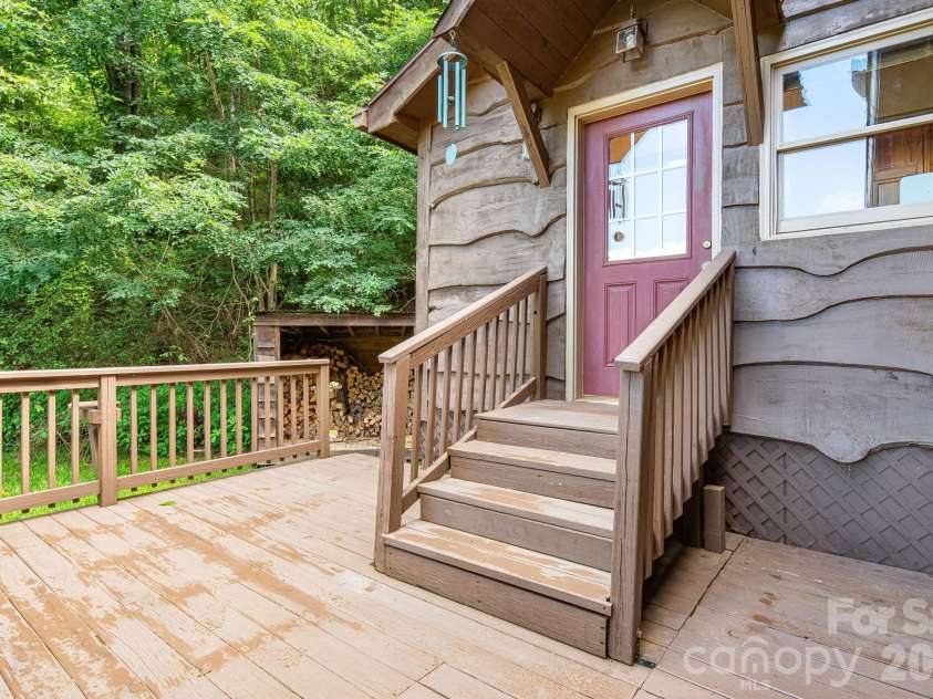 125 Hyacinth Drive, Clyde, NC 28721.  MLS# CAR4409445, YatesRealty ID 52893. 
