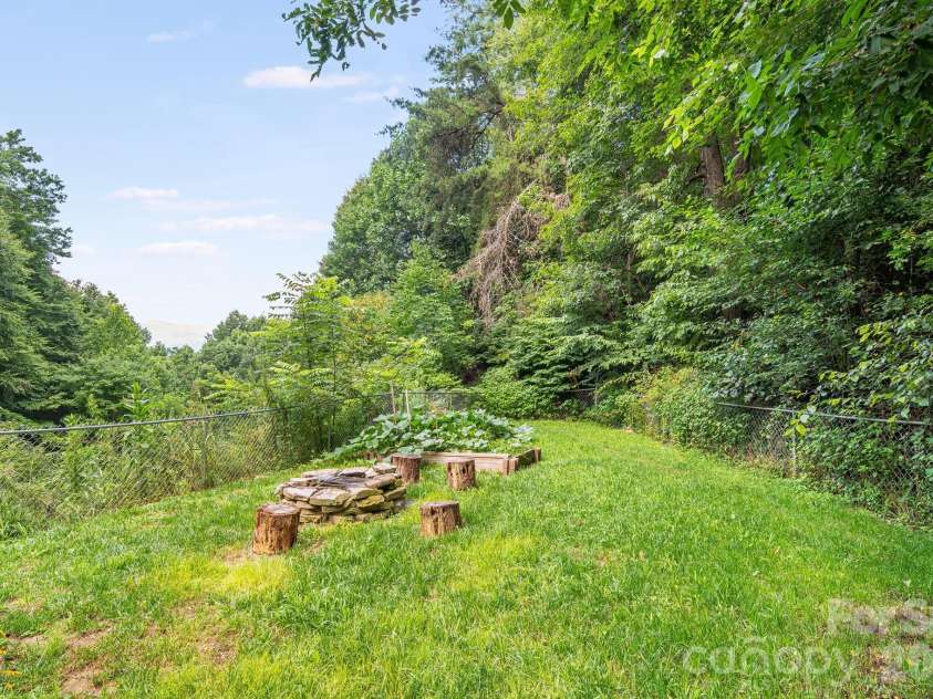 125 Hyacinth Drive, Clyde, NC 28721.  MLS# CAR4409445, YatesRealty ID 52893. 