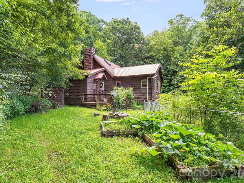 125 Hyacinth Drive, Clyde, NC 28721.  MLS# CAR4409445, YatesRealty ID 52893. 
