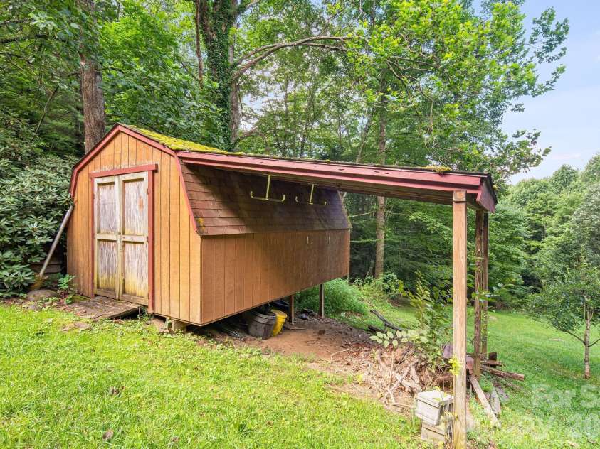 125 Hyacinth Drive, Clyde, NC 28721.  MLS# CAR4409445, YatesRealty ID 52893. Storage Building