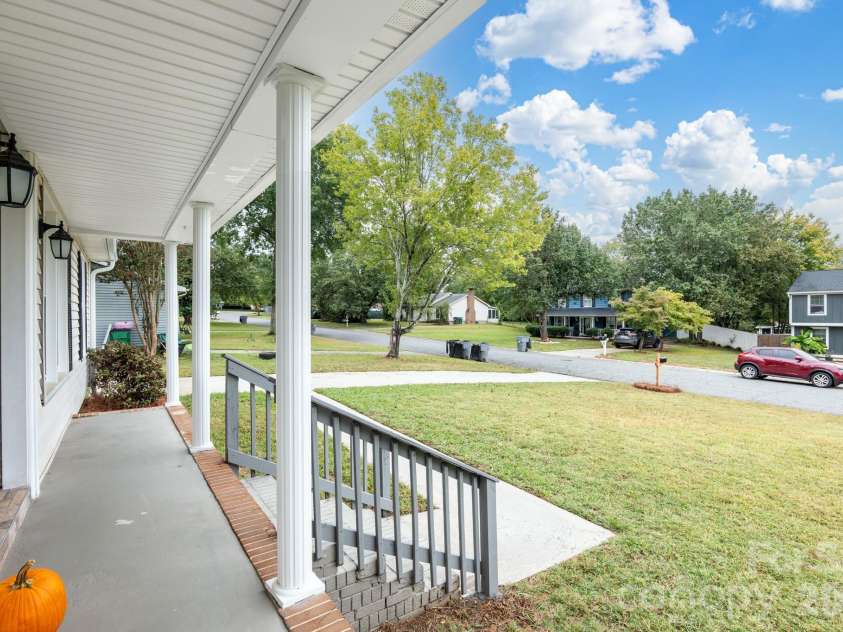 8530 Glenway Court, Charlotte, NC 28226.  MLS# CAR4428393, YatesRealty ID 52894. 