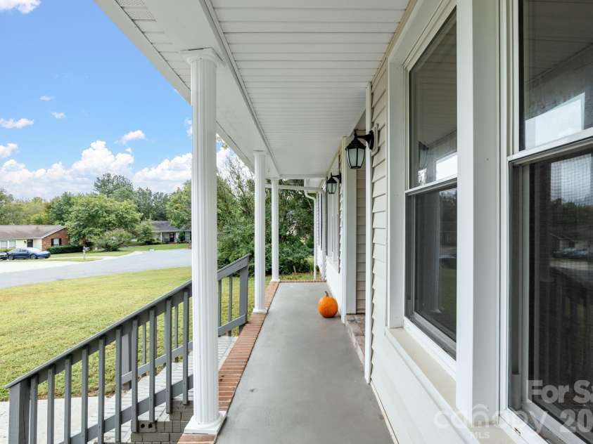 8530 Glenway Court, Charlotte, NC 28226.  MLS# CAR4428393, YatesRealty ID 52894. 