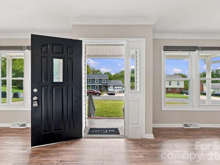 8530 Glenway Court, Charlotte, NC 28226.  MLS# CAR4428393, YatesRealty ID 52894. 