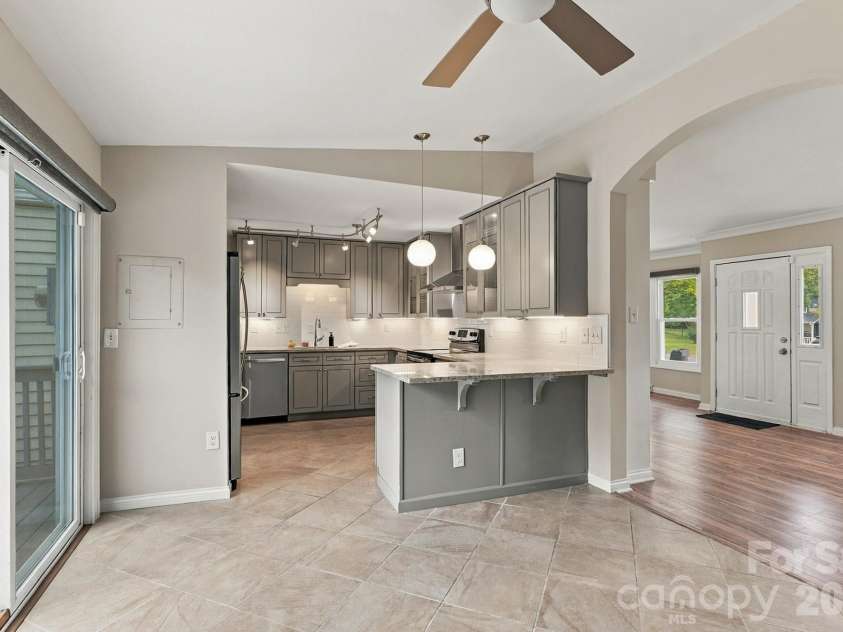 8530 Glenway Court, Charlotte, NC 28226.  MLS# CAR4428393, YatesRealty ID 52894. 