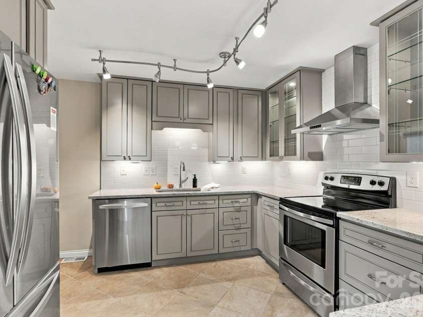 8530 Glenway Court, Charlotte, NC 28226.  MLS# CAR4428393, YatesRealty ID 52894. 