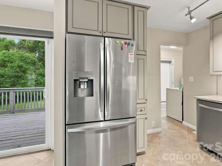 8530 Glenway Court, Charlotte, NC 28226.  MLS# CAR4428393, YatesRealty ID 52894. 