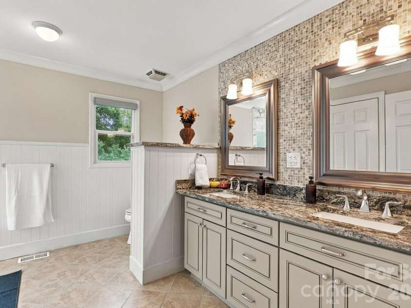 8530 Glenway Court, Charlotte, NC 28226.  MLS# CAR4428393, YatesRealty ID 52894. 