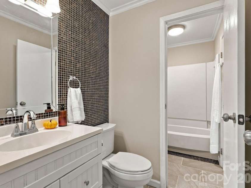 8530 Glenway Court, Charlotte, NC 28226.  MLS# CAR4428393, YatesRealty ID 52894. 