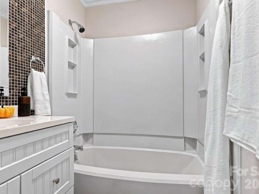 8530 Glenway Court, Charlotte, NC 28226.  MLS# CAR4428393, YatesRealty ID 52894. 