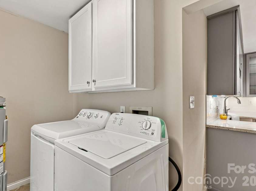 8530 Glenway Court, Charlotte, NC 28226.  MLS# CAR4428393, YatesRealty ID 52894. 
