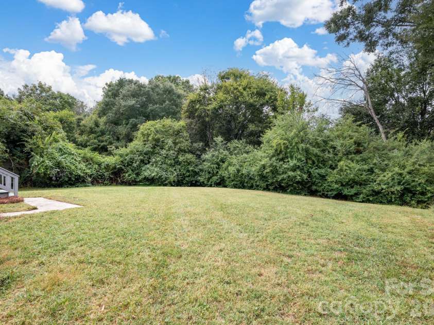 8530 Glenway Court, Charlotte, NC 28226.  MLS# CAR4428393, YatesRealty ID 52894. 