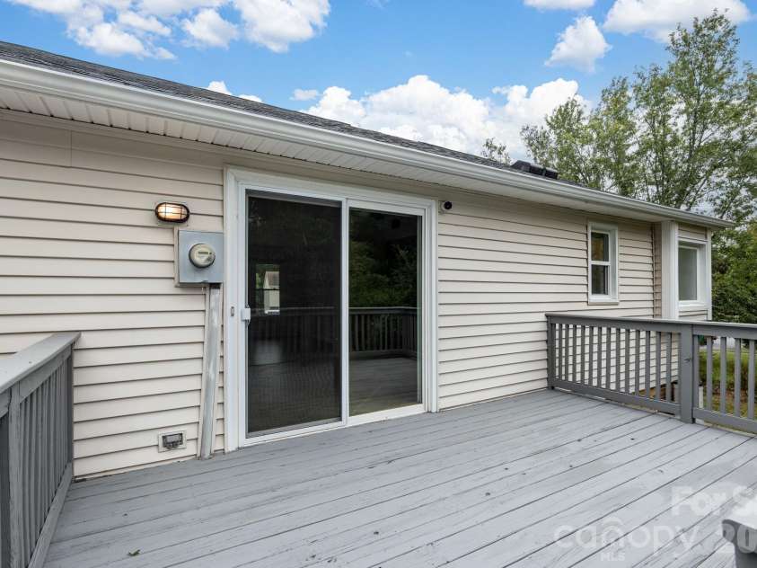8530 Glenway Court, Charlotte, NC 28226.  MLS# CAR4428393, YatesRealty ID 52894. 